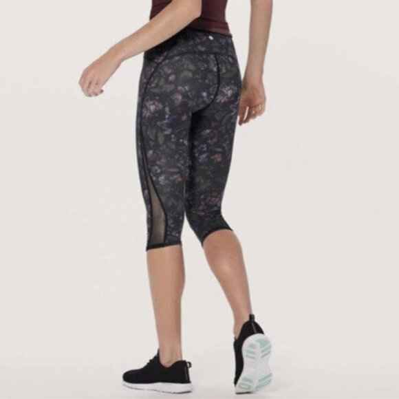 Lululemon Train Times‎ Crop 17" Leggings  Size 4 Frozen Flourish Dark Floral - Picture 2 of 10